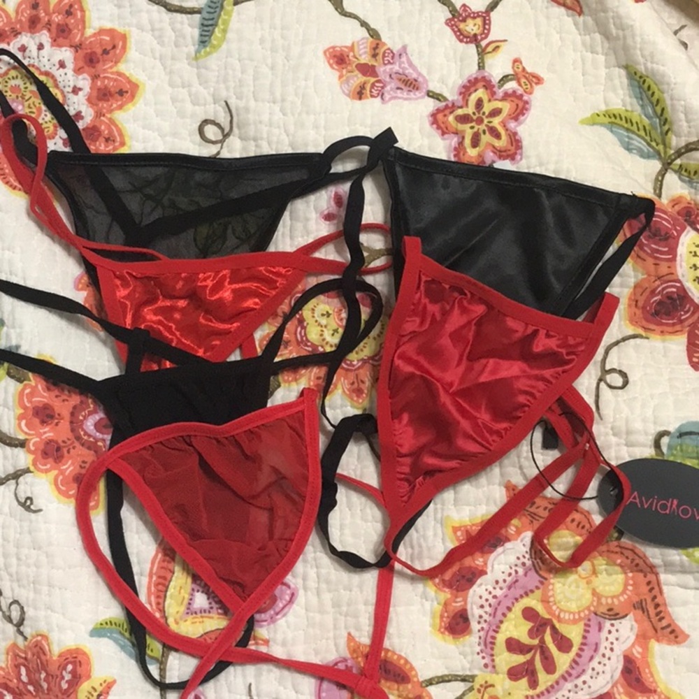 Black and red string thongs NWOT